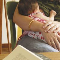 UN BÉBÉ, UN LIVRE, UNE VOIX